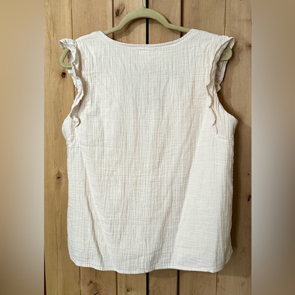 Cream Sleeveless Button-Down Top - Picture 6 of 6